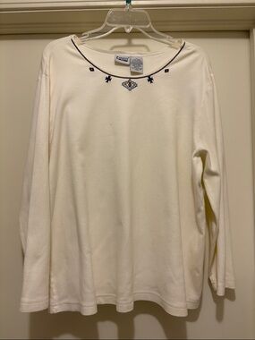 Capelli of New York Cream Long Sleeve Top with Navy Embroidery
